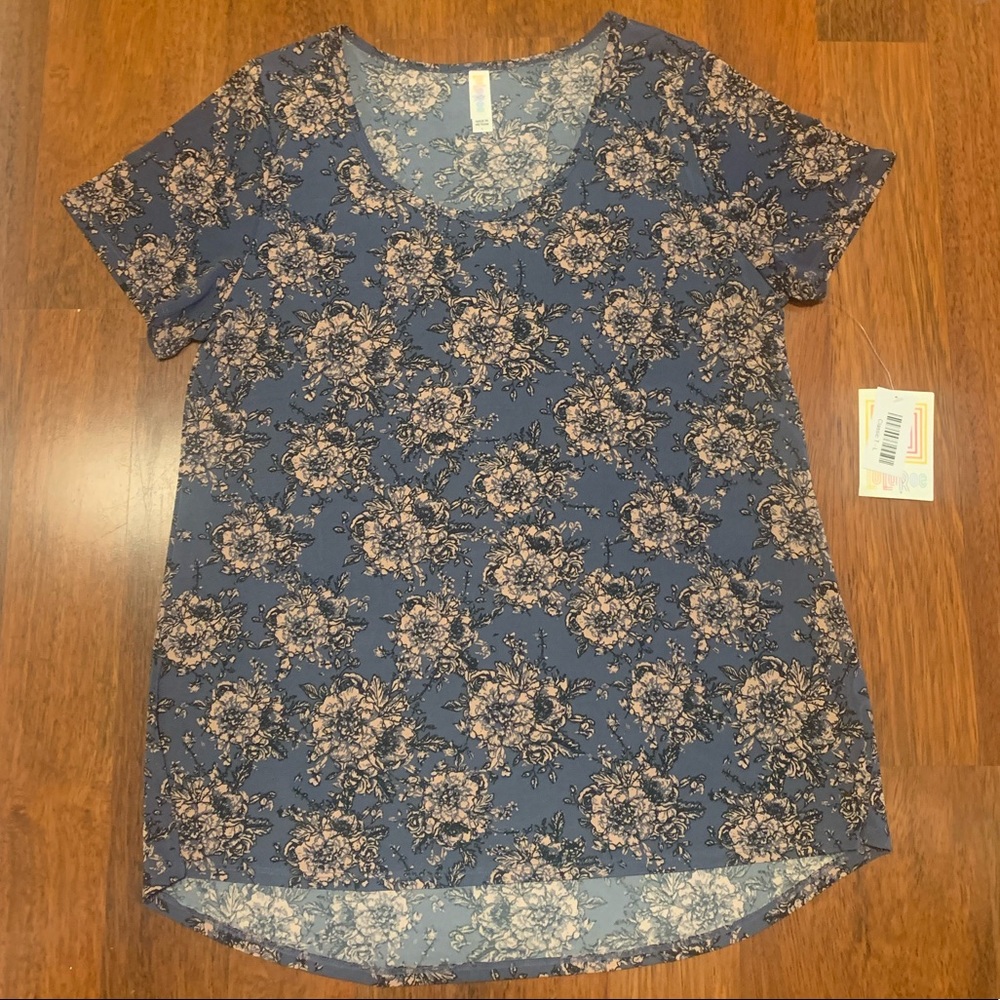 *2 for $15 item* Lularoe Classic Tee